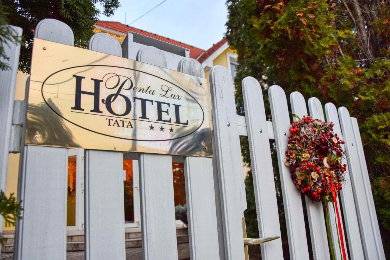 Hotel Penta Lux Tata Bagian luar foto